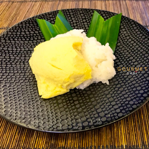 Flan Thaï aromatisé pandanus et riz gluant au lait de coco
